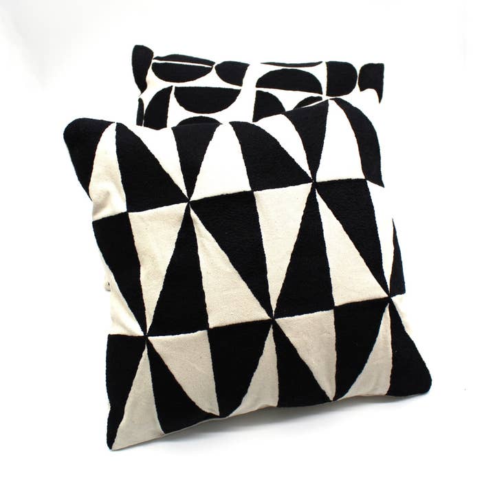 Punch needle Pillow cover - TRIANGLES BLACK for wholesale by La Casa Cotzal S.A.