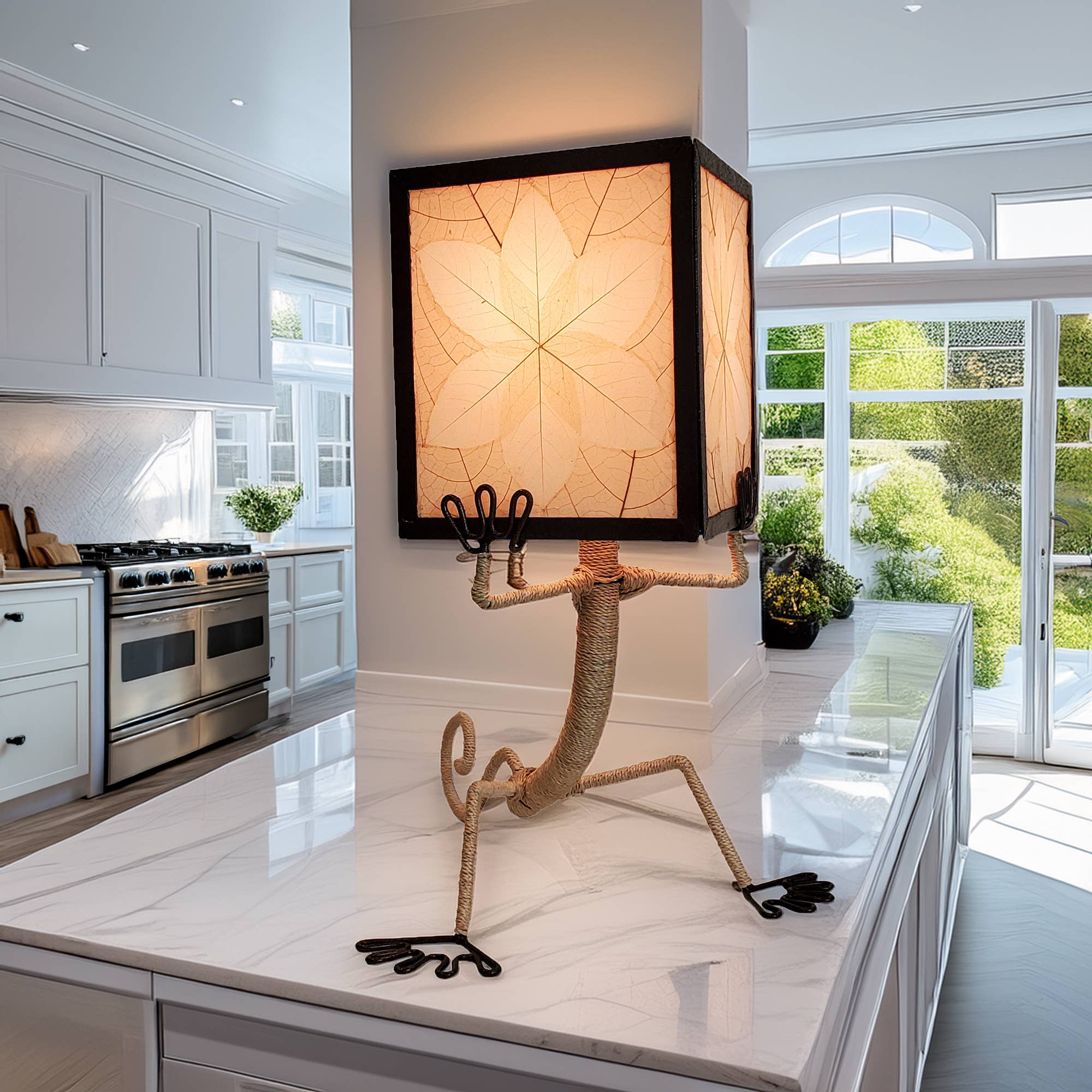 Eangee Home Design - Wholesale Accent/Desk Lamp - Enlightened Gecko Table Lamp Natural, Cocoa Leaves on Shade1