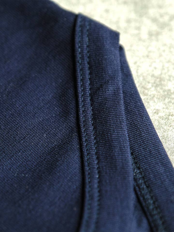 This little dude loves food - romper & bib for wholesale by Chickslovefood