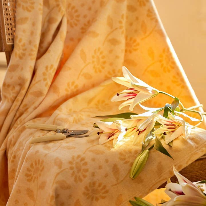 ChappyWrap - Wholesale Throw Blanket - The Lightweight Blanket - Daisy Chain