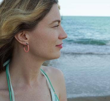 Alice Rise - Wholesale Hoop Earrings - Midi Colorloop in Crepe Myrtle1