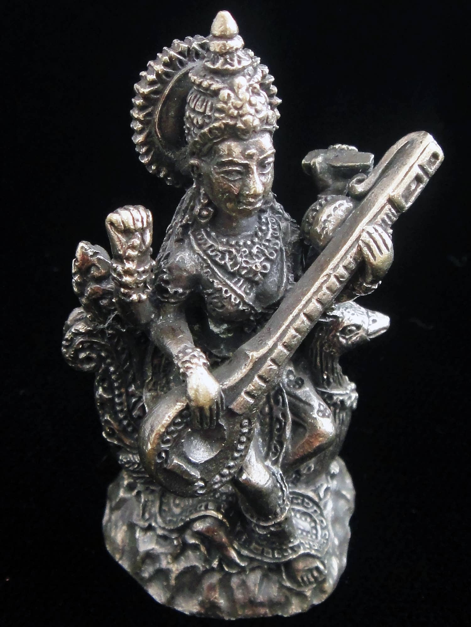 Tika - Vendita all'ingrosso Scultura - Statuetta della divinità in ottone - Grande - Saraswati1