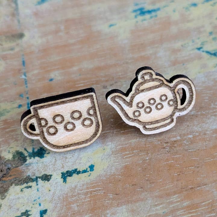 Boucles d'oreilles clou Théière & Tasse à thé - boucles d'oreilles en bois pour la vente par Samantha's Studio