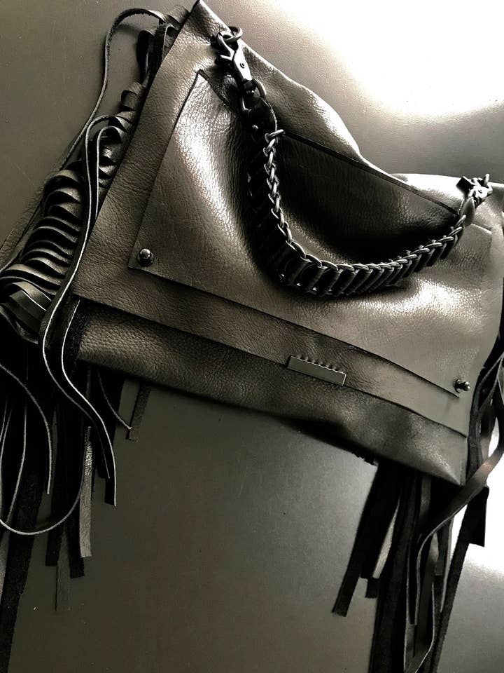 Pochette à franges pour la vente par DAVID GALAN