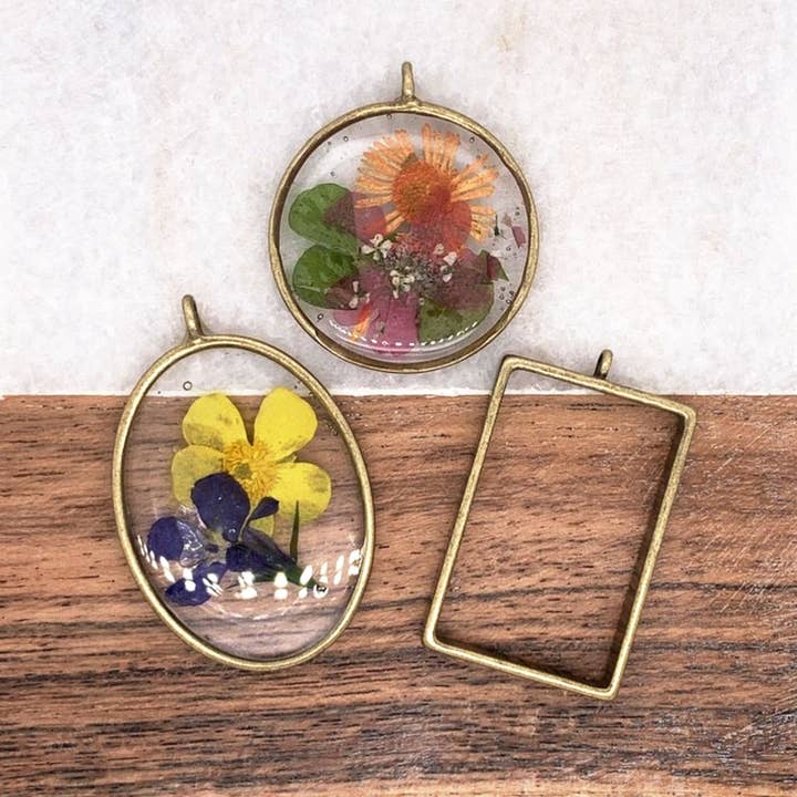 Jewelry Made by Me - Wholesale DIY Craft Kit - Mini Dried Flower Resin Inclusions