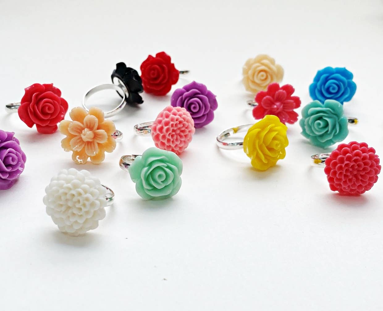 Tanner Glass – Anel de cocktail/declaração por atacado – Anel de flor de resina - base de anel ajustável, divertido + colorido2