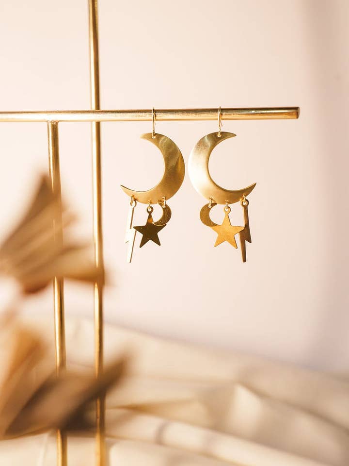 Lune, étoiles et éclairs, oh mon dieu ! boucles d'oreilles pour la vente par Asher Grey