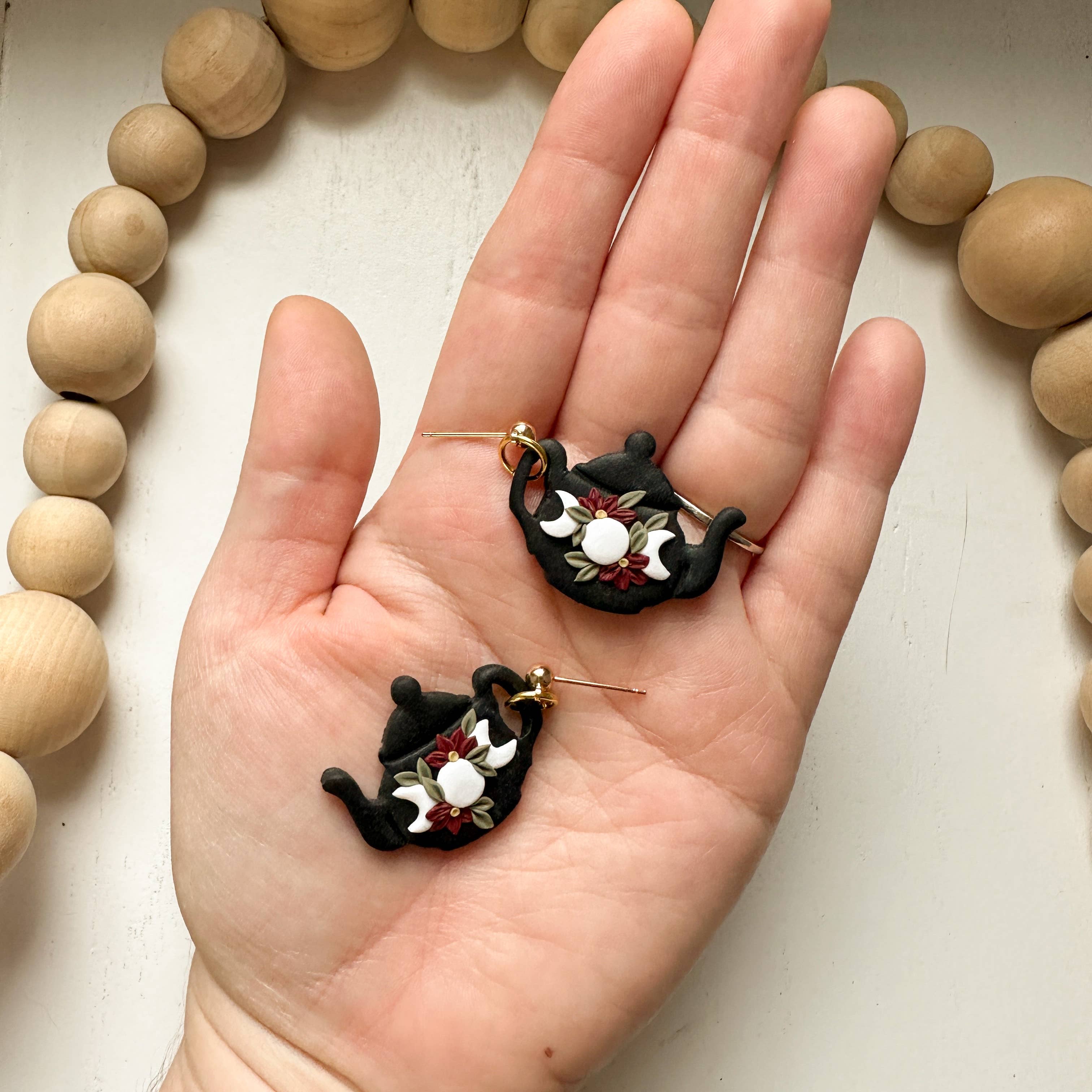Amber Rae Studio – Großhandel Ohrhänger – Teapot Clay Ohrringe mit Blumenmuster | Teapot Ohrringe mit Blumenmuster6