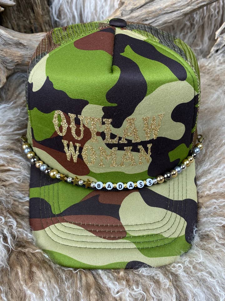 Casquette Trucker avec perles 4CAMO Outlaw Woman pour la vente par Keep it Gypsy
