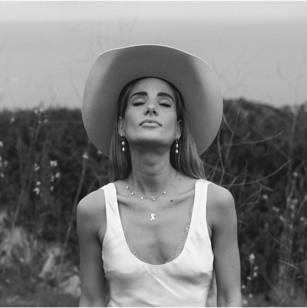 XO Hanalei – Großhandel Kette mit Anhänger/Charm – Coastal Cowgirl Halskette — Halskette mit 14-karätiger Goldfüllung3