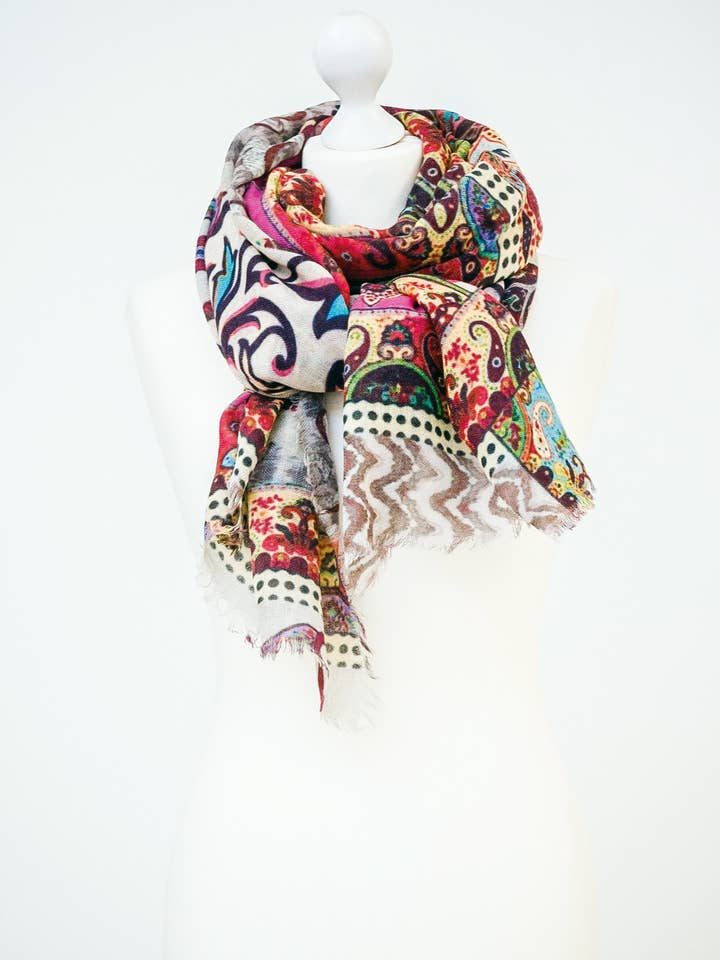 Schal aus feiner Wolle mit Mustermix in winterlichen Farben für den Großhandel von estelle