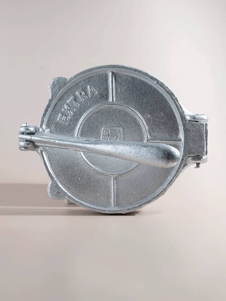 Cast Iron Authentic Mexican Tortilla Press for wholesale by HERNÁN