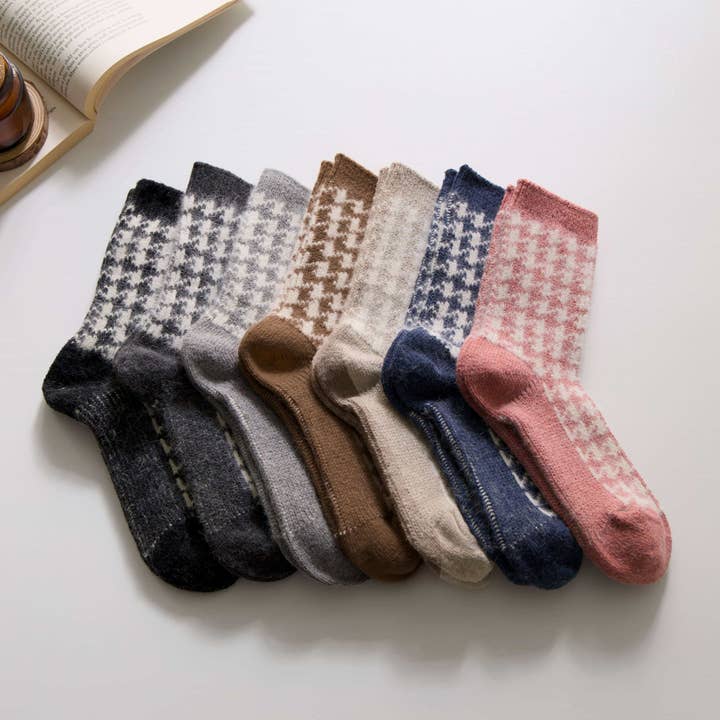 Kvinders varme crew-sokker i kaninhår og uld med hundetandsmønster for engroshandel hos Happy Knits