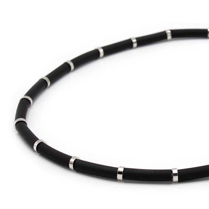 Bits & Pieces, zero waste sort og sølv halskæde for engroshandel hos FATES, style with a story