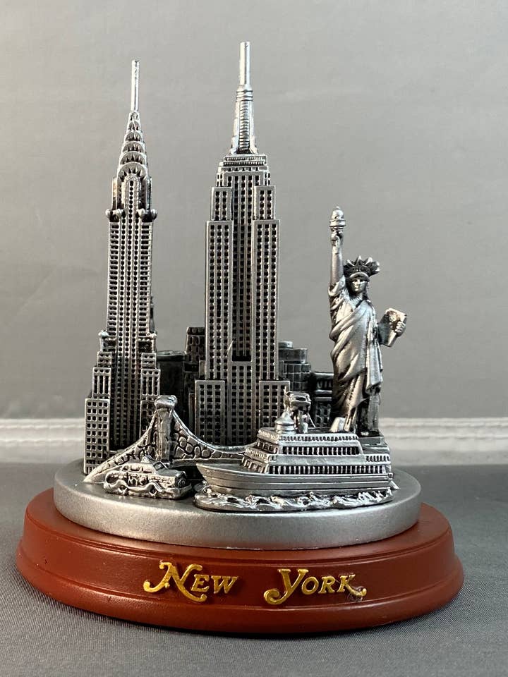 Estatua del horizonte de Nueva York de 7" de peltre 12/unidad por caja para venta al por mayor de ZIZO USA INC