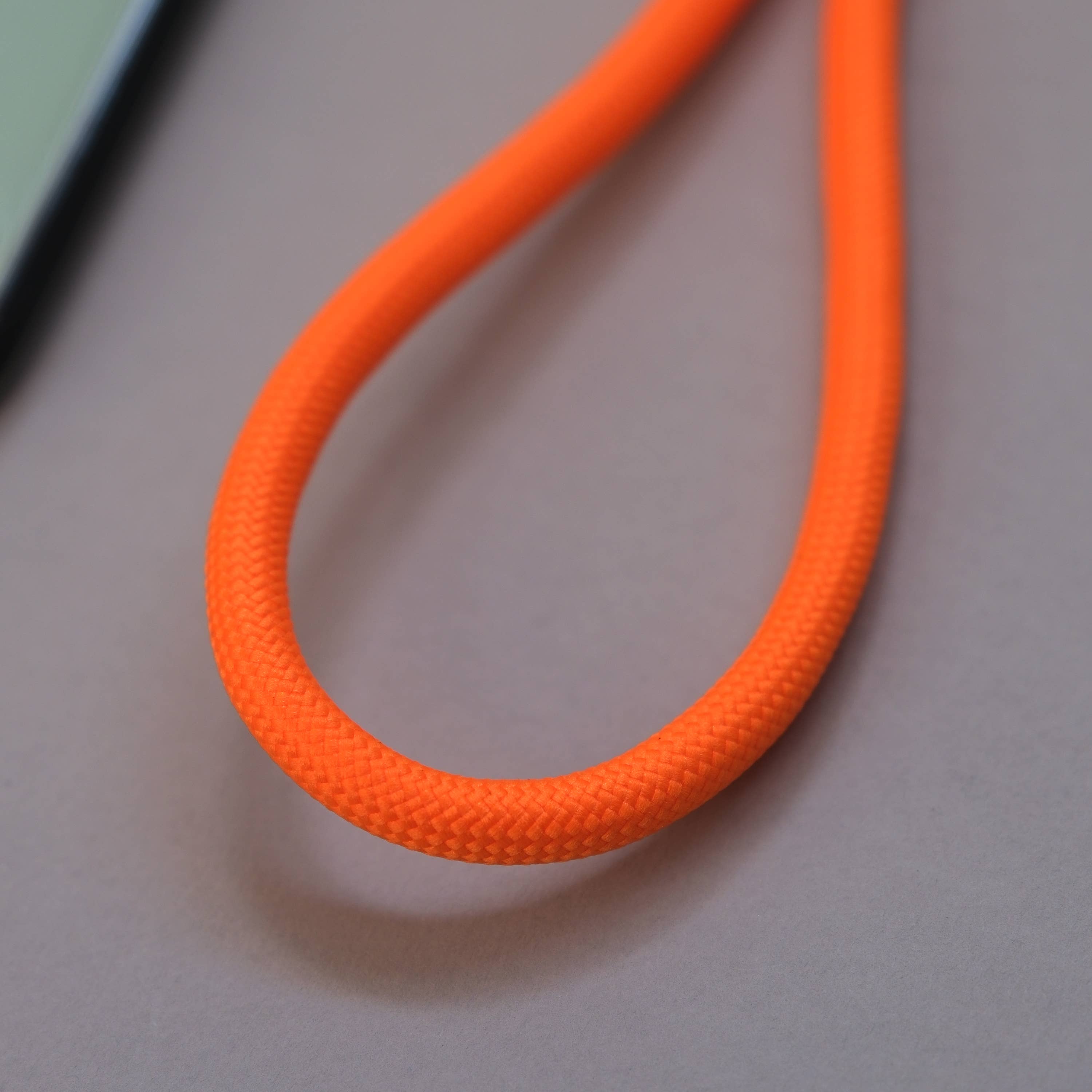 Talk and Tell - Venta al por mayor Correa para móvil - Cordón ajustable naranja para teléfono tipo bandolera3