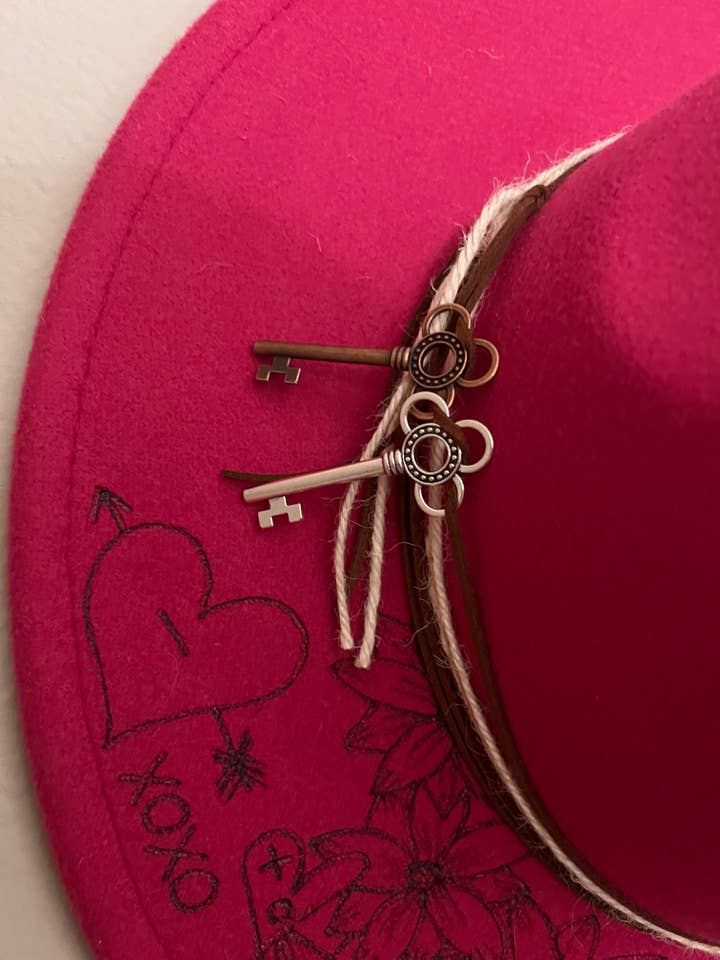 x o x o för wholesale av Krew Designs