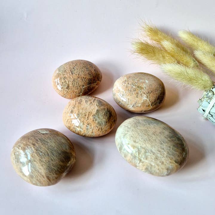Moonlight Gemstones - Wholesale Spiritual Stone/Crystal - Peach Moonstone Palmstone 60-90g Handstone for Calm and Balance Worry Stone moonstone3
