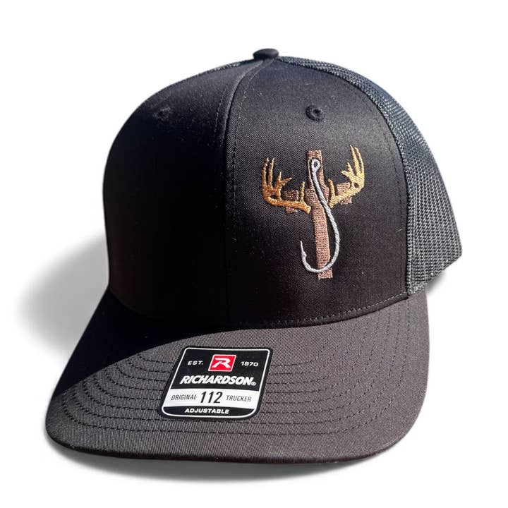 Chapeau brodé de pêcheur chrétien Hunters Cross pour la vente par 426 Creative