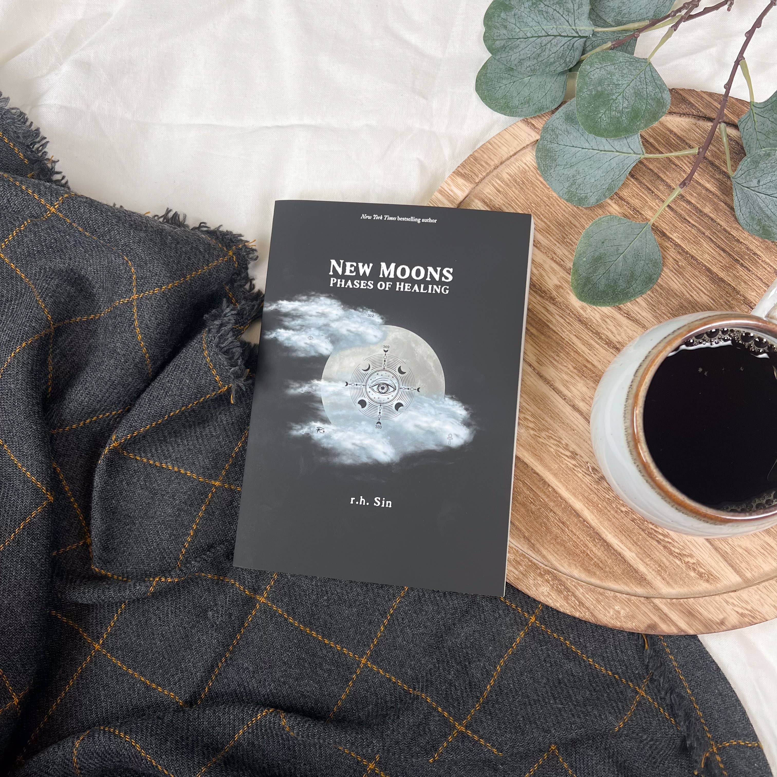 Simon & Schuster - Wholesale Poetry & Drama - New Moons by r.h.  Sin7