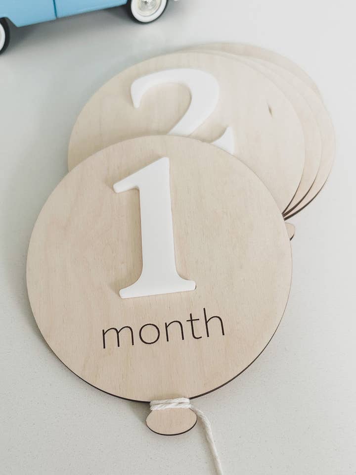 Balloon Monthly Milestones Discs | Birth Announcement | Mile for wholesale by Novawood Co.