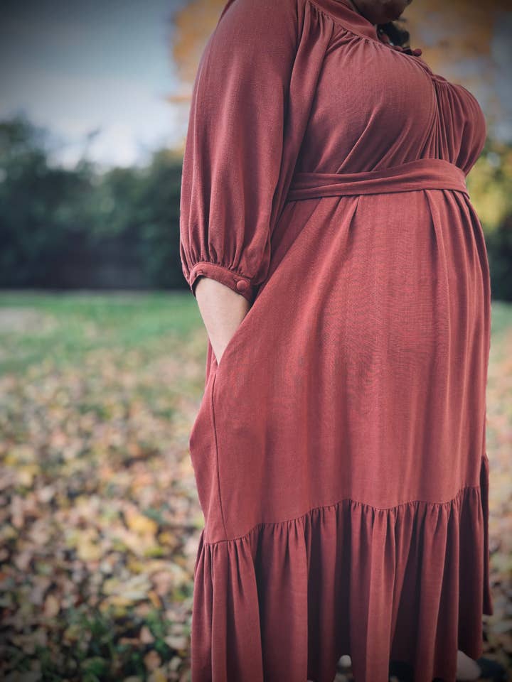 Robe Margaret Poet en Sienne pour la vente par The Parlour Handmade