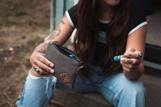 Revelry Supply - Wholesale Coin Purse - Women's - The Mini Broker Zippered Money Bag9