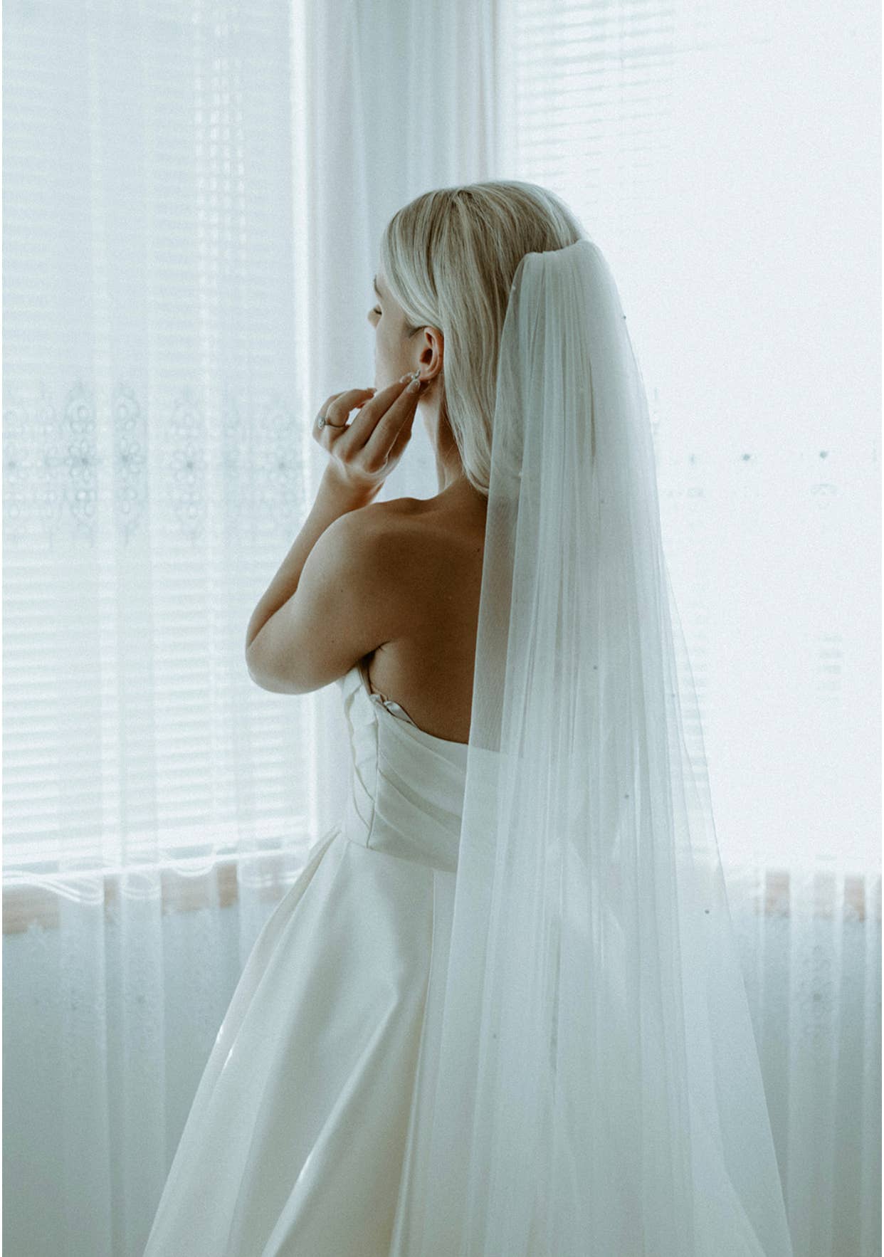 Ruffled Rose Veils - Wholesale Veil - Women's - Soft Scattered Pearl Wedding Veil7