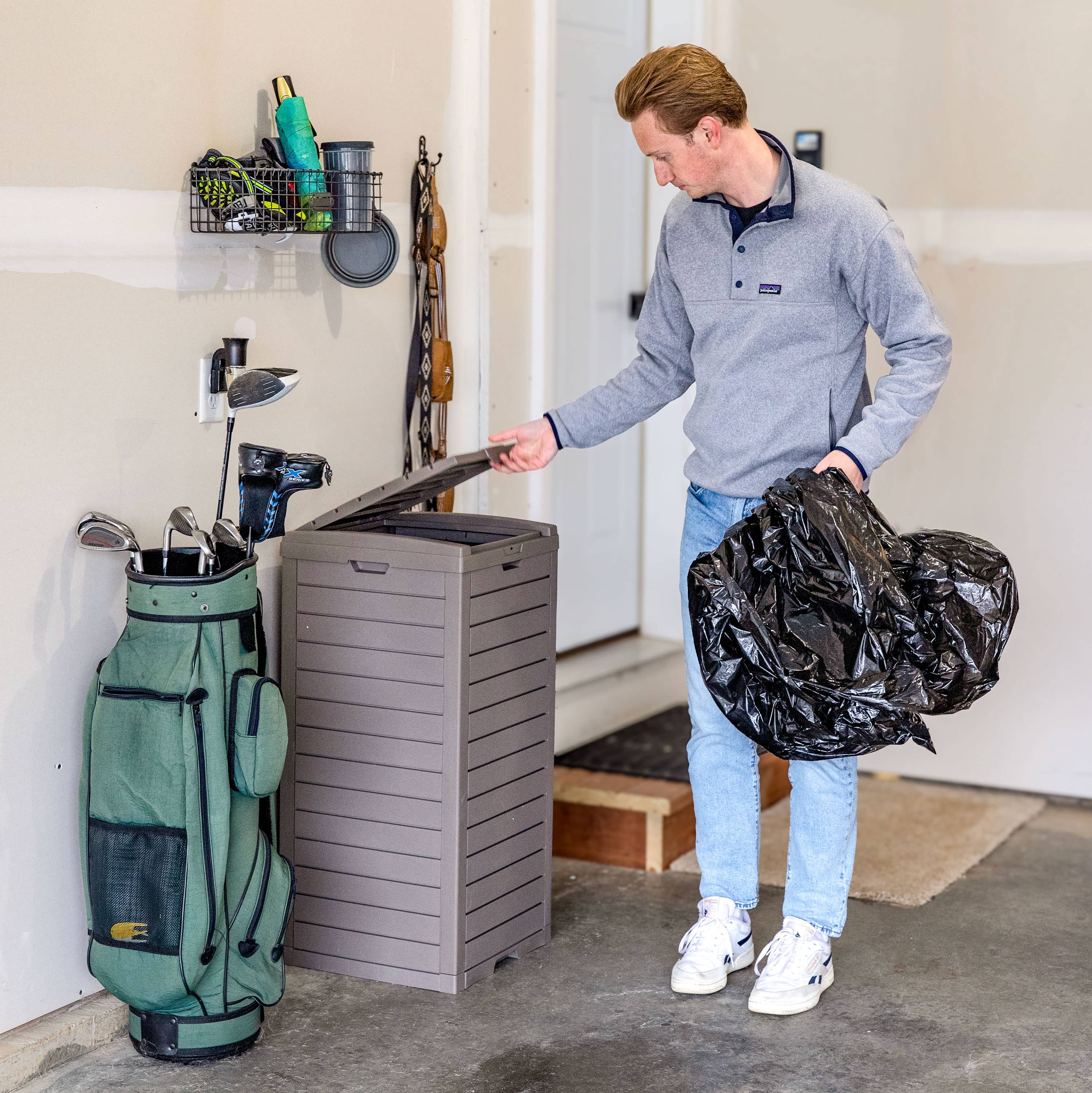 Sunnydaze Decor - Wholesale Trashcan/Trash Bin - 39-gal Outdoor Trash Can with Lid and Drip Tray - Light Gray8