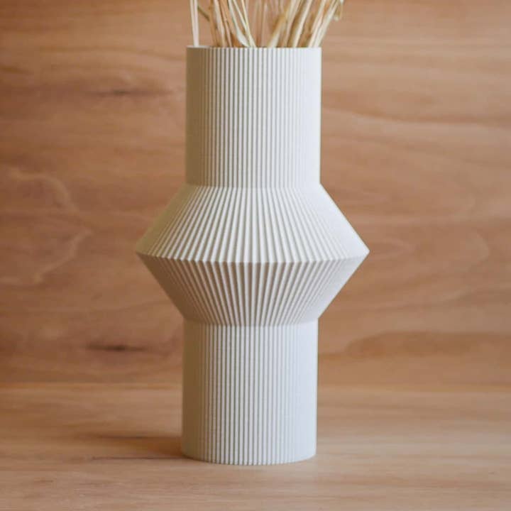 HOI vase i genbrugstræ med asiatisk inspireret design for engroshandel hos MINIMUM DESIGN