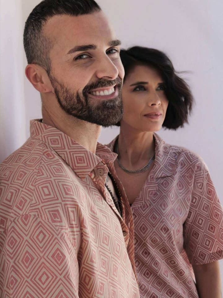 Sérénité. Chemise unisexe pour la vente par Slowing Ethical Closet