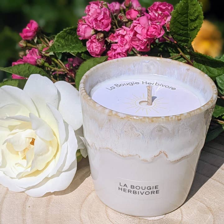 Candela Profumata Giglio Bianco - Vaso Bianco | LA BOUGIE HERBIVORE per la vendita all'ingrosso da parte di LA BOUGIE HERBIVORE