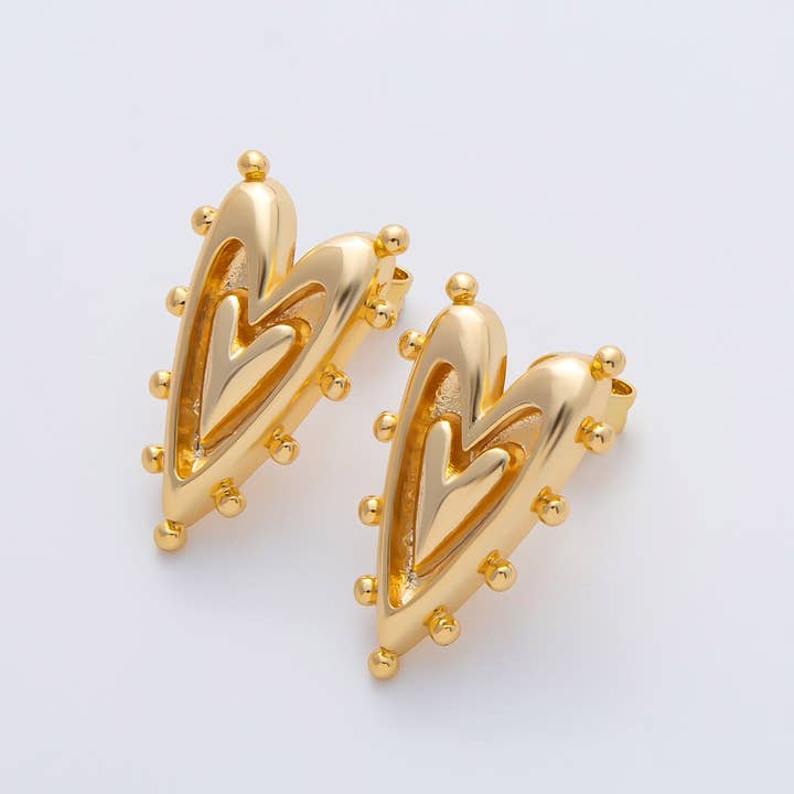 Boucles d'oreilles clous cœur à double contour perlé en or rempli 18K 25mm | AD1591 pour la vente par Aim Eternal
