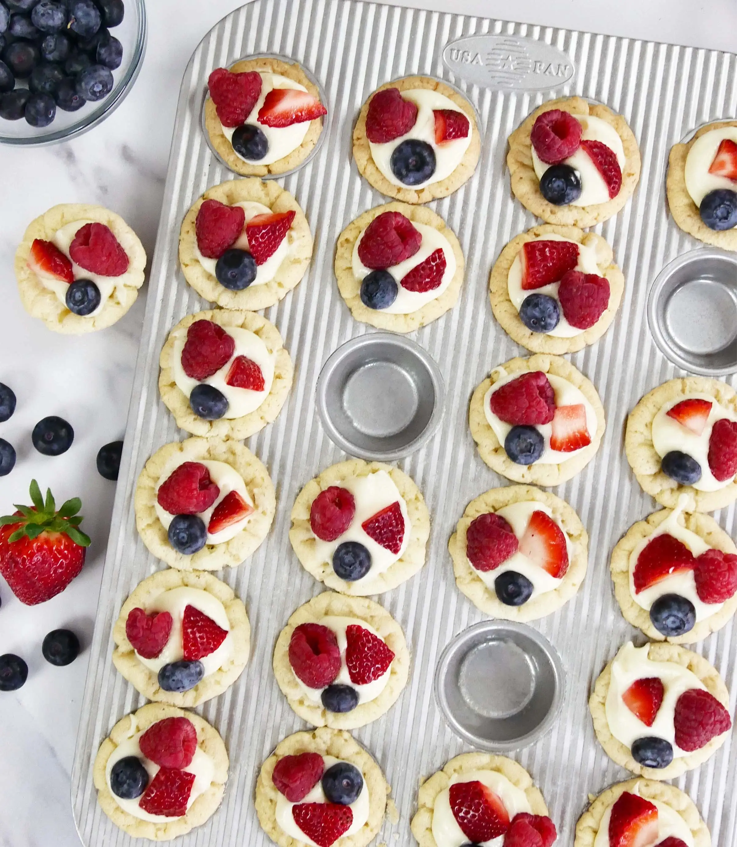 USA Pan - Wholesale Cupcake/Muffin Pan - 24 Cup Mini Muffin Pan2