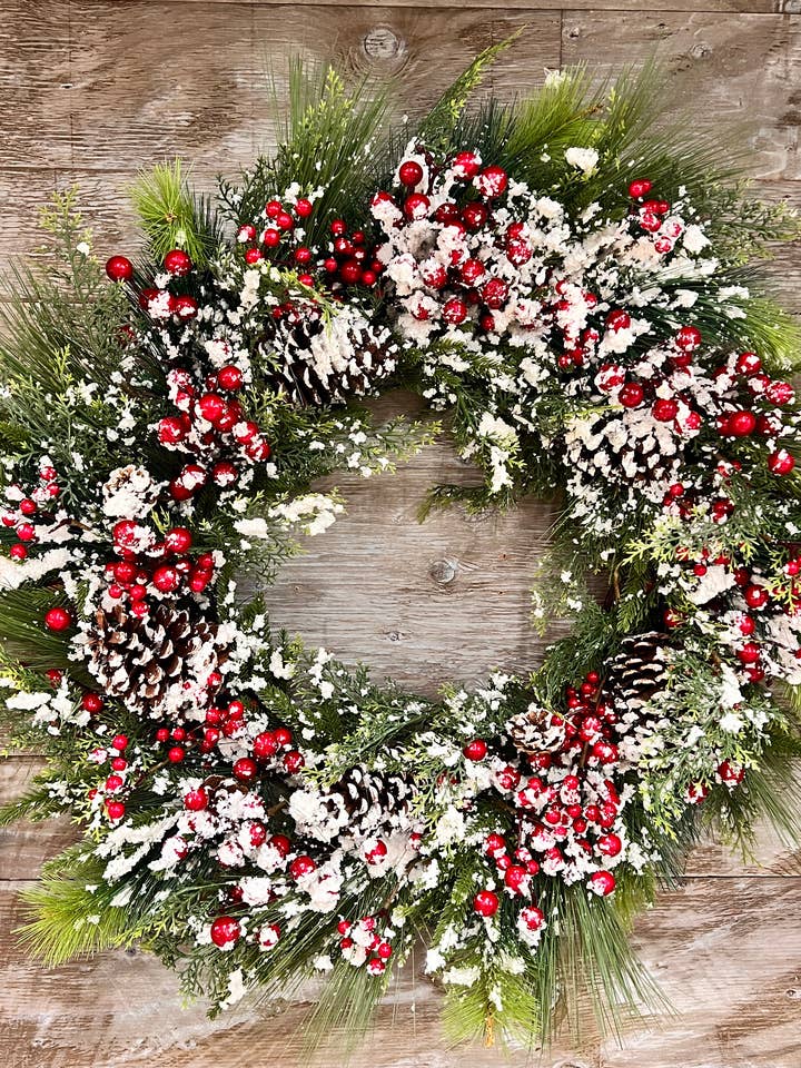 Couronne de Noël en forme de baies de neige, taille XL, 48 po pour la vente par Wholesale Home Decor