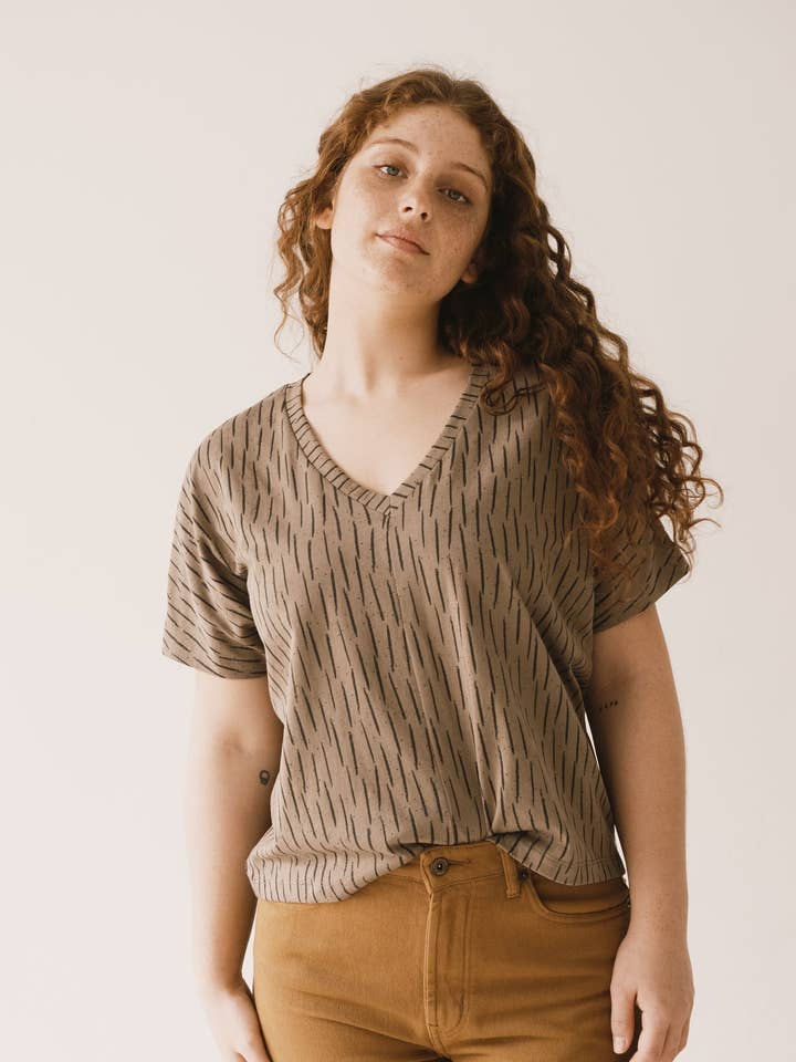 Hada oversized t-shirt in brown bark for wholesale by Tiralahilacha