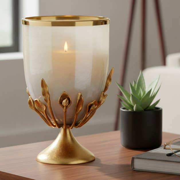 Porte-bougie - Cadre en métal et verre doré, 38 cm. pour la vente par Elevarre