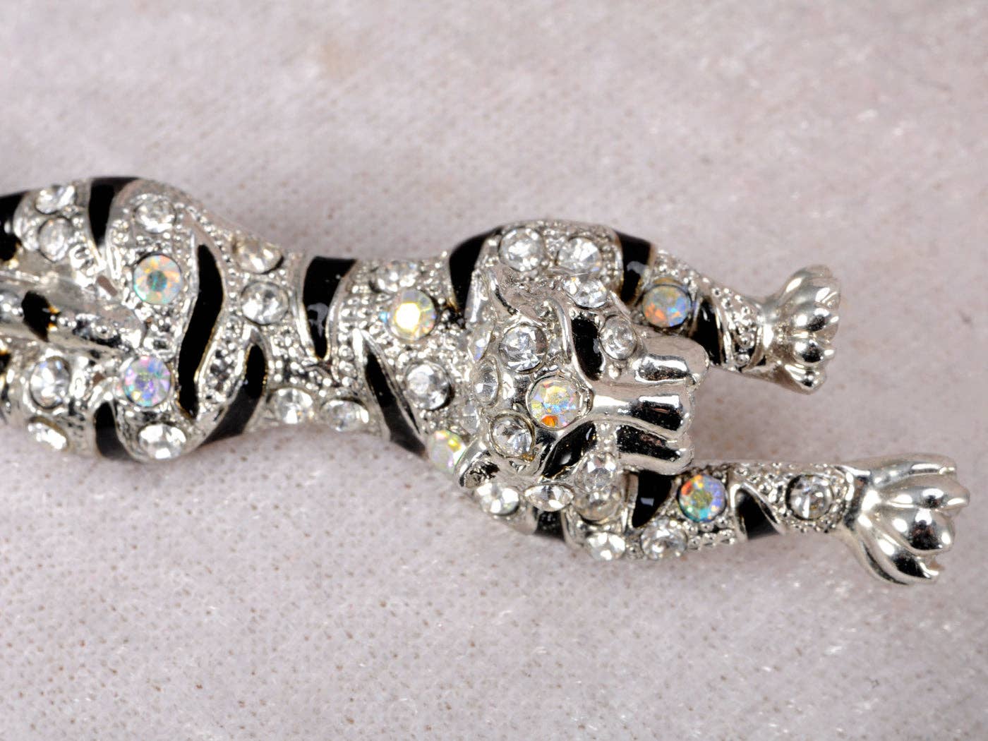 AK Brand - Vente Broches - Broche à bijoux en forme de léopard en émail noir3