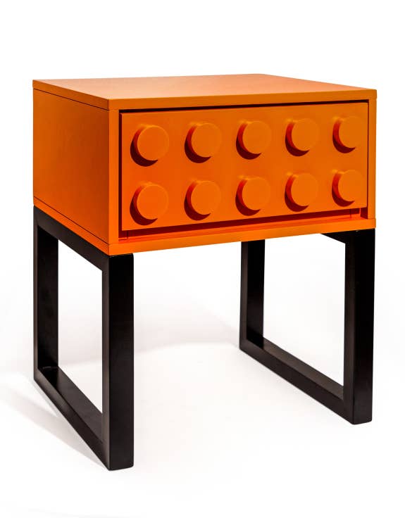 McGowan & Rutherford Ltd – wholesale Sovrumsmöbler – Orange Block nattduksbord i massivt trä med en låda0