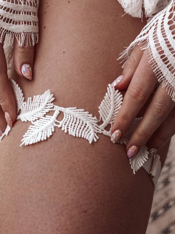 Dove Feather Garter Without Pearls for wholesale by Hayze Designs Ltd