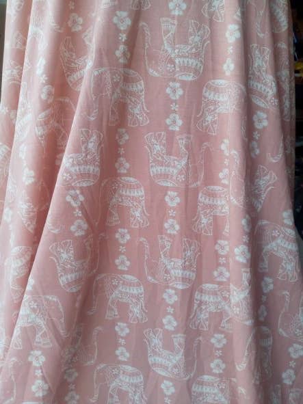 Éléphants en terre française sur pêche pour la vente par Cutting Edge Trade