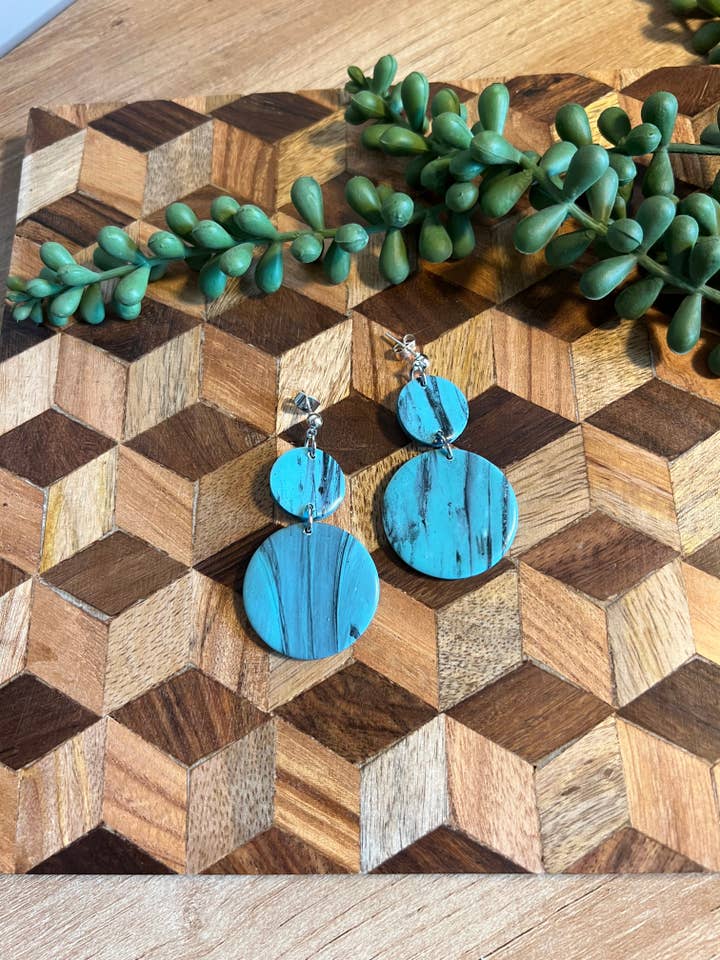 Maddie | turkis dangles for engroshandel hos Rae and Clay