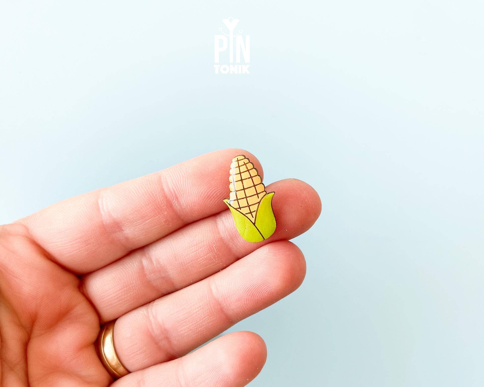 PinTonik - Wholesale Lapel Pin/Button - Sweet Corn on the Cob Wood Lapel Pin
