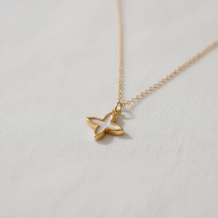 Elegant Star Design Pearl Necklace for wholesale by Ellemadera
