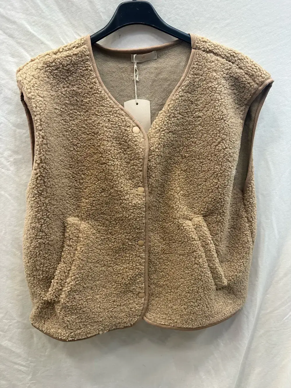 Mimi & Gogo - Wholesale Outerwear Vest - Women's - Buttoned Fleece Vest @3192_GiletMoumoute7