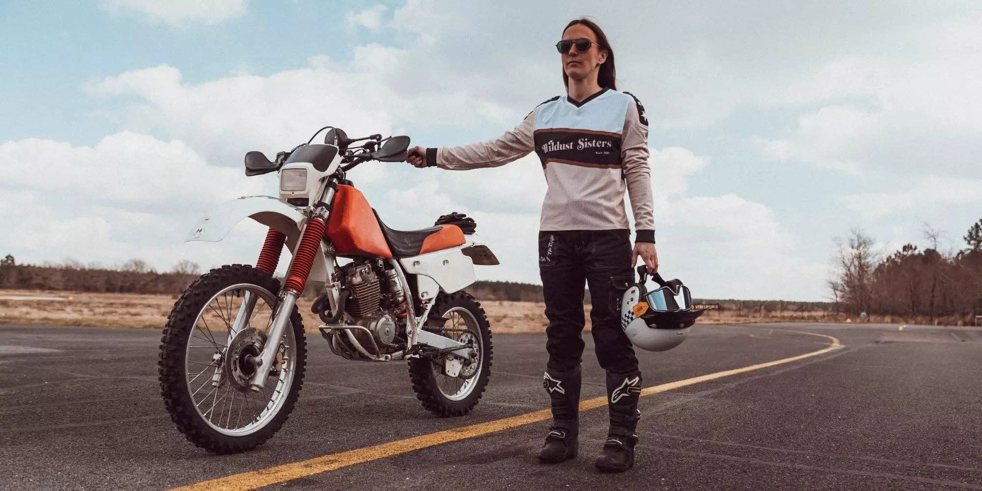 WILDUST - Wholesale Screen Printed T-Shirt - Women's - JERSEY CROSS - CLASSIC RIDER2