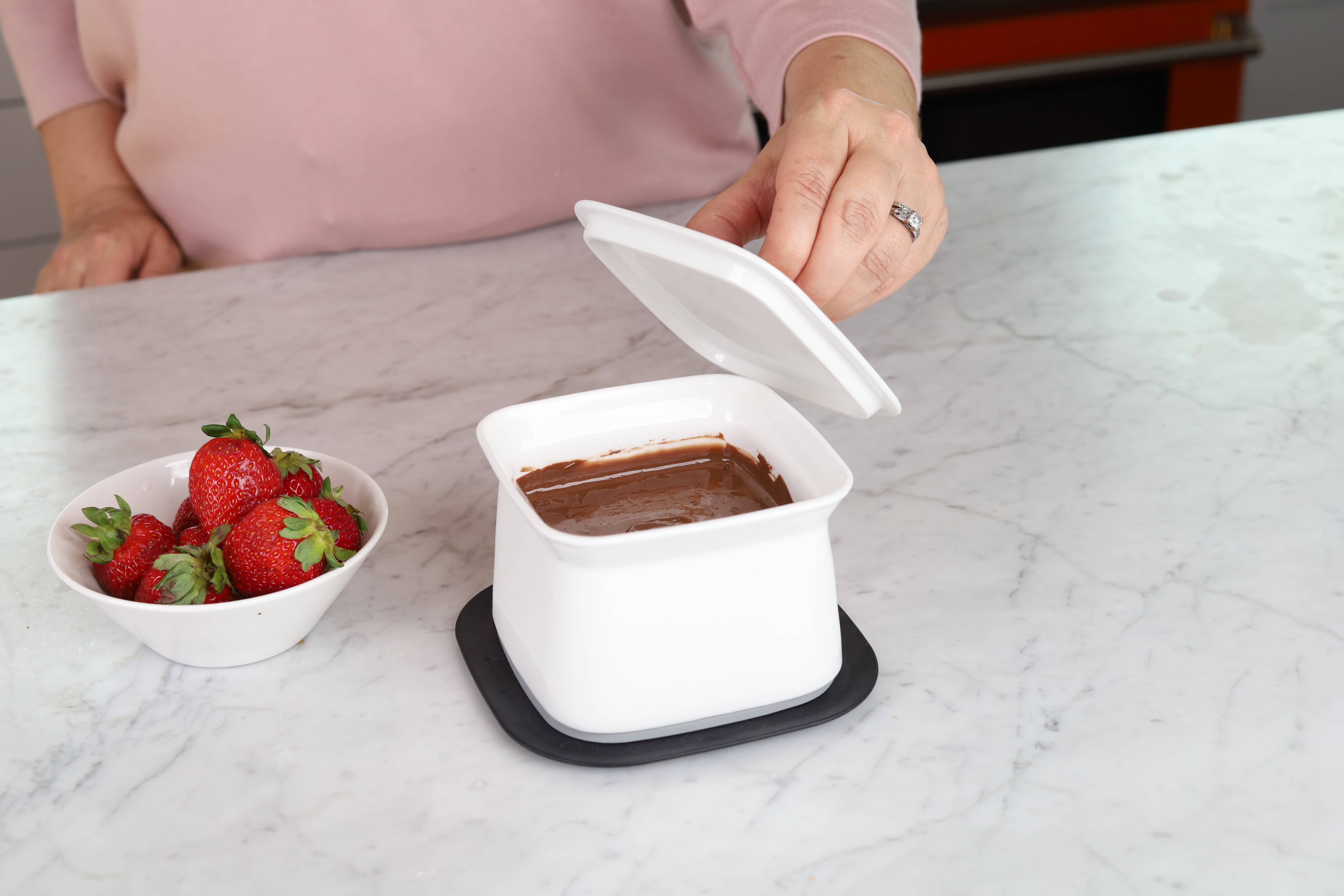 THAT Inventions - Wholesale Dip - HeatTHAT! 1-Hour Heated Tableware8