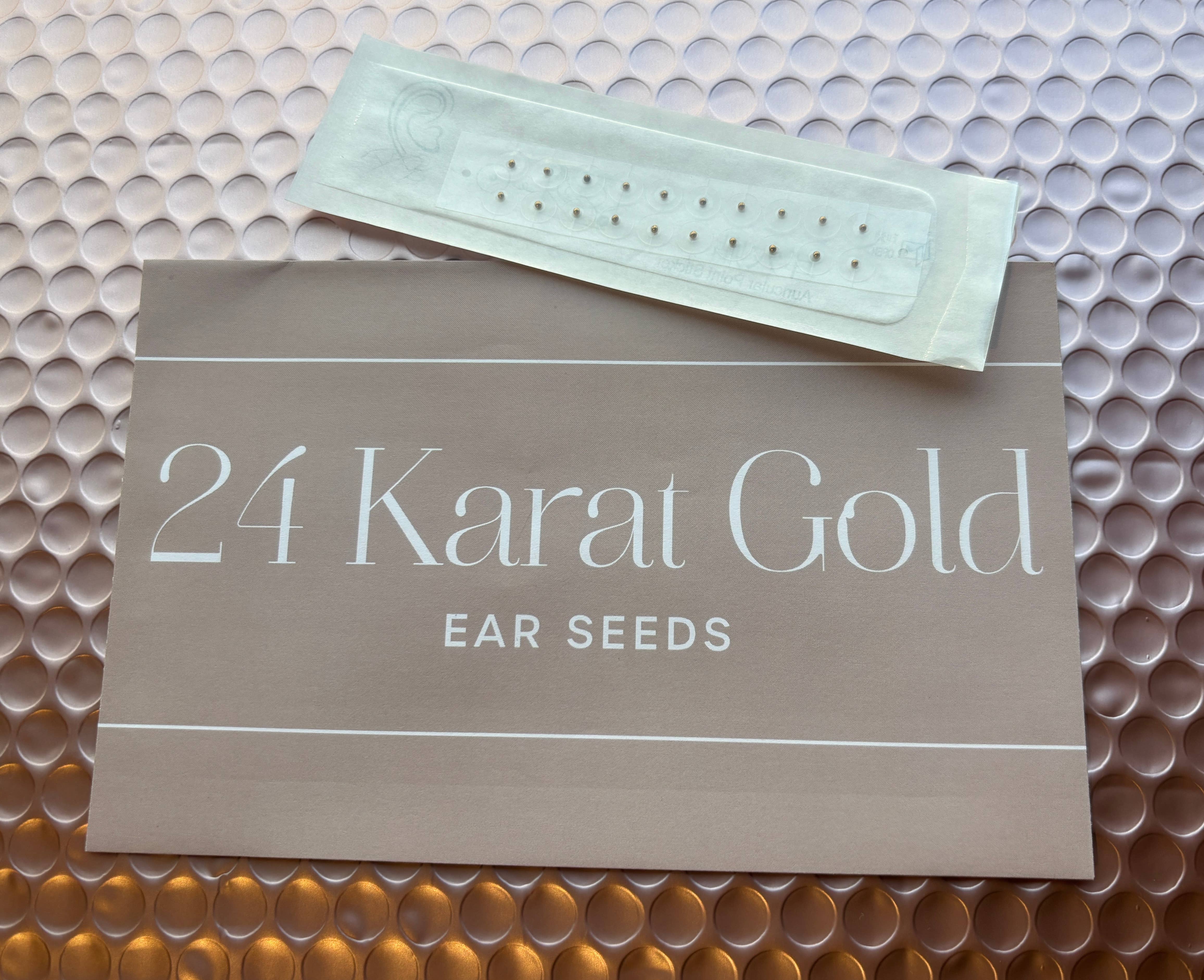 Izzi Essentials - Venta al por mayor Materiales de acupuntura - Semillas auriculares de acupresión bañadas en oro de 24 quilates2