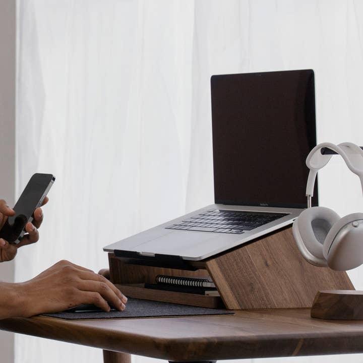 Oakywood - Wholesale Headphones - Headphones Stand8