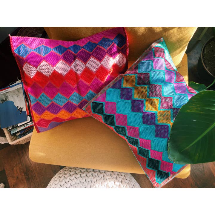 Bestickter Kissenbezug mit Raute für den Großhandel von Pura Vida